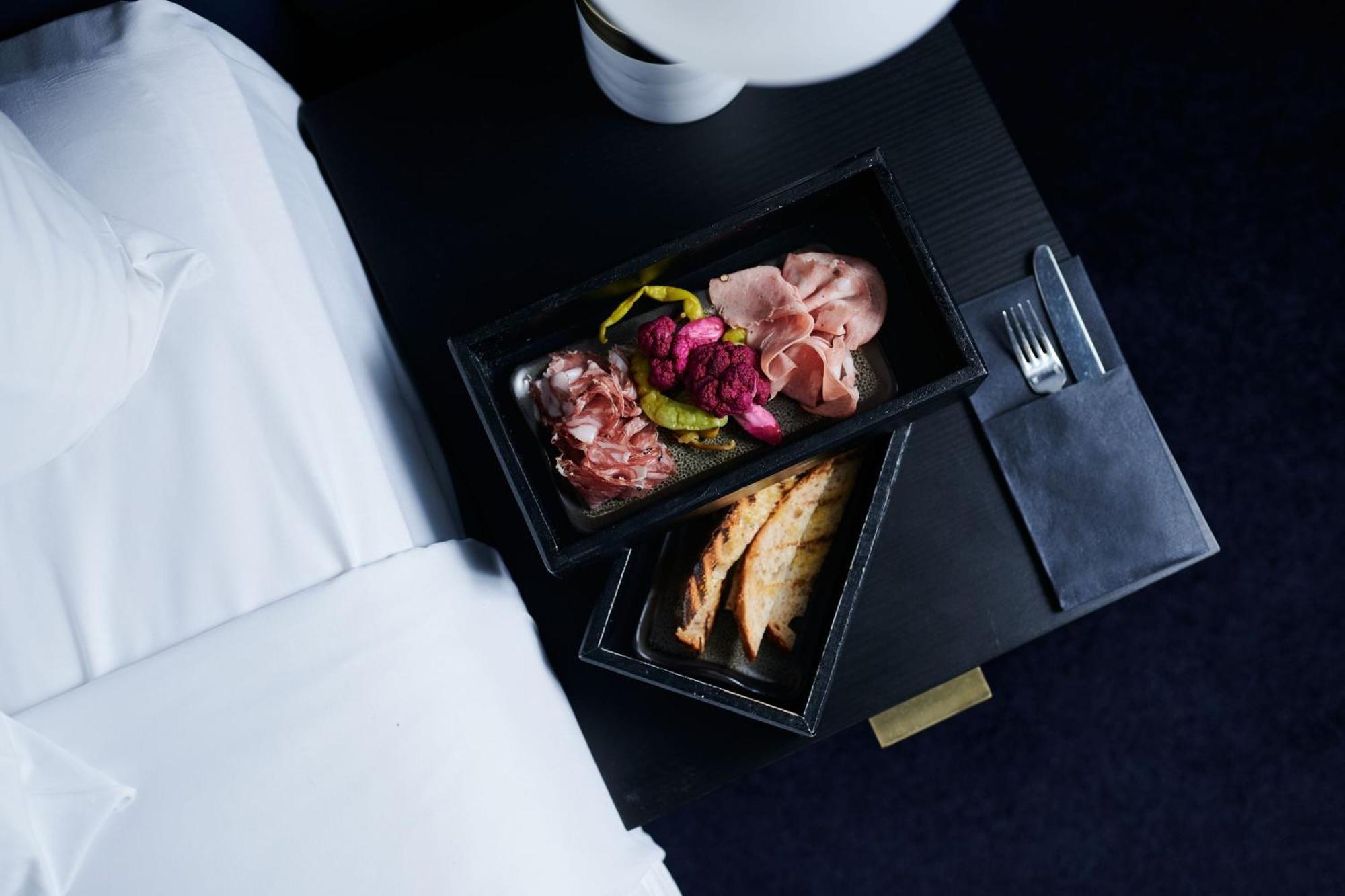 Midnight Hotel, Autograph Collection Canberra Eksteriør bilde A first-class meal on board a Lufthansa plane