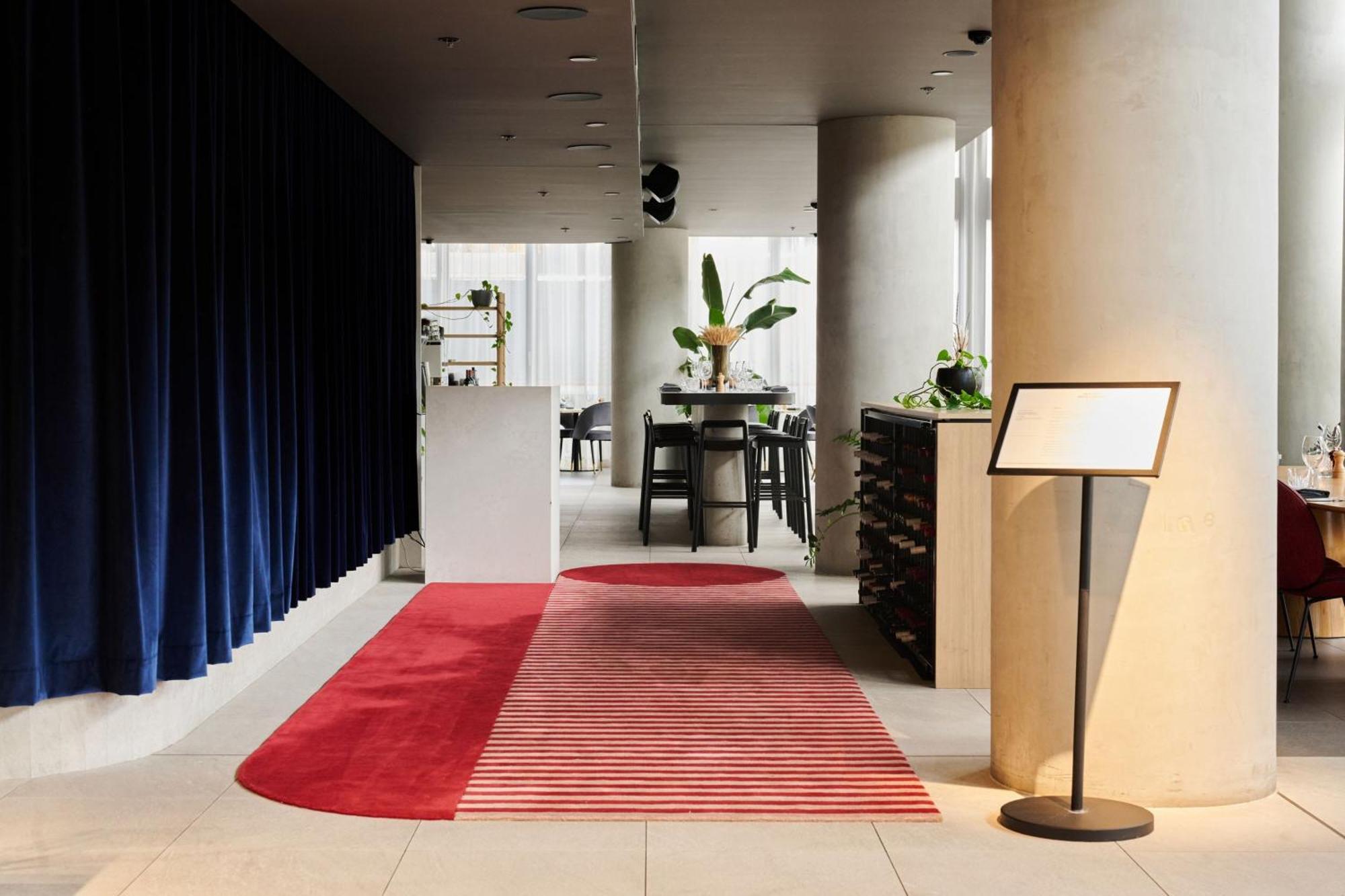 Midnight Hotel, Autograph Collection Canberra Eksteriør bilde Entrance to the restaurant