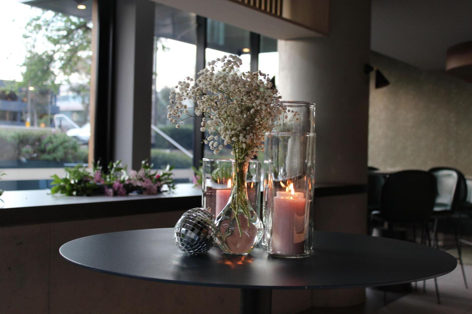 Midnight Hotel, Autograph Collection Canberra Eksteriør bilde A table with a centerpiece