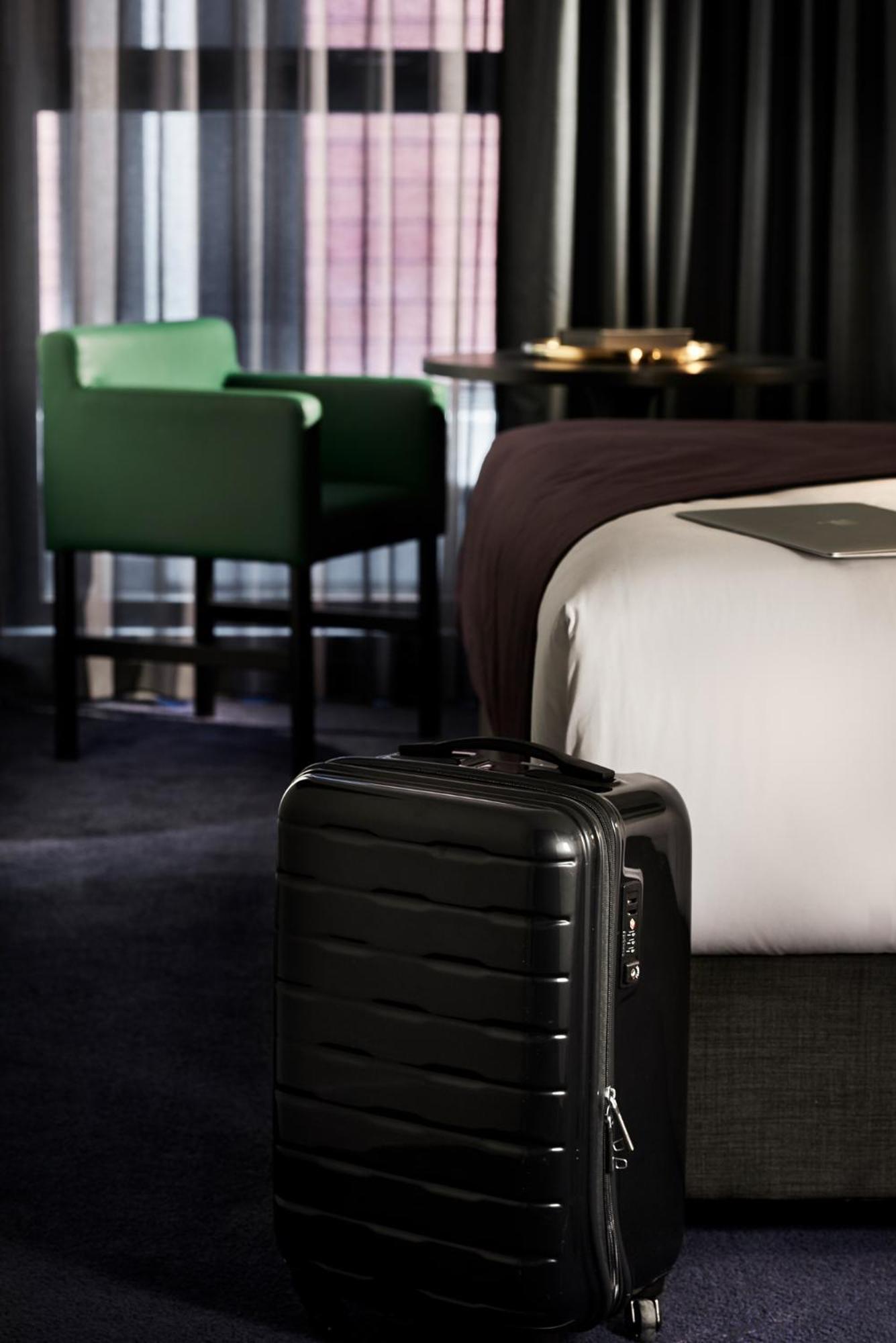 Midnight Hotel, Autograph Collection Canberra Eksteriør bilde A suitcase